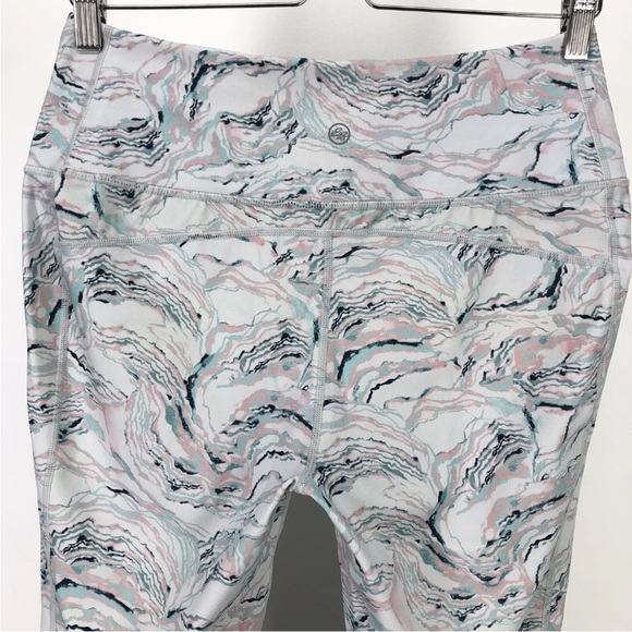 🌸 2 x $30 🌸  Brand new Eddie Bauer capris Movement Lux - Picture 5 of 5